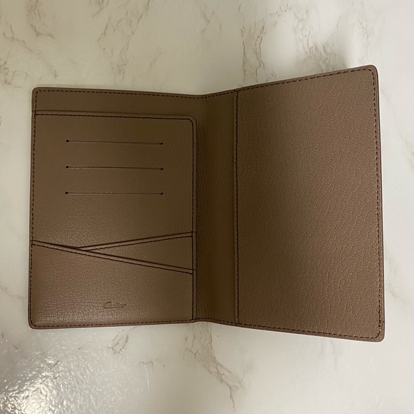 AUTHENTIC BRAND NEW CARTIER Passport Holder - Picture 4 of 8